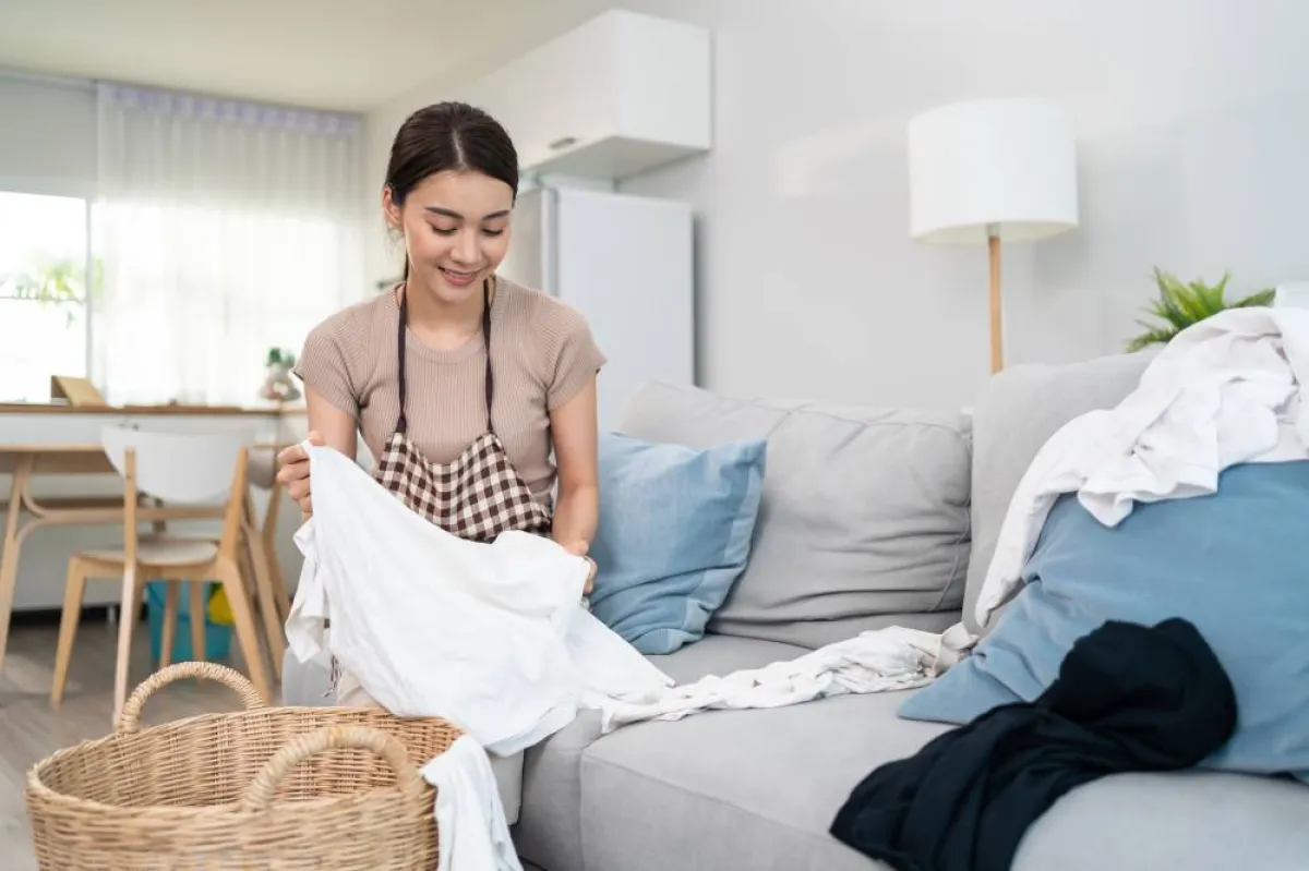 طرق مساعدة في نزع بقايا المناديل العالقة بالملابس