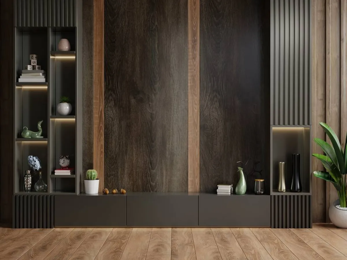 الخشب يدخل في إعداد تصميم جداري مميّز 