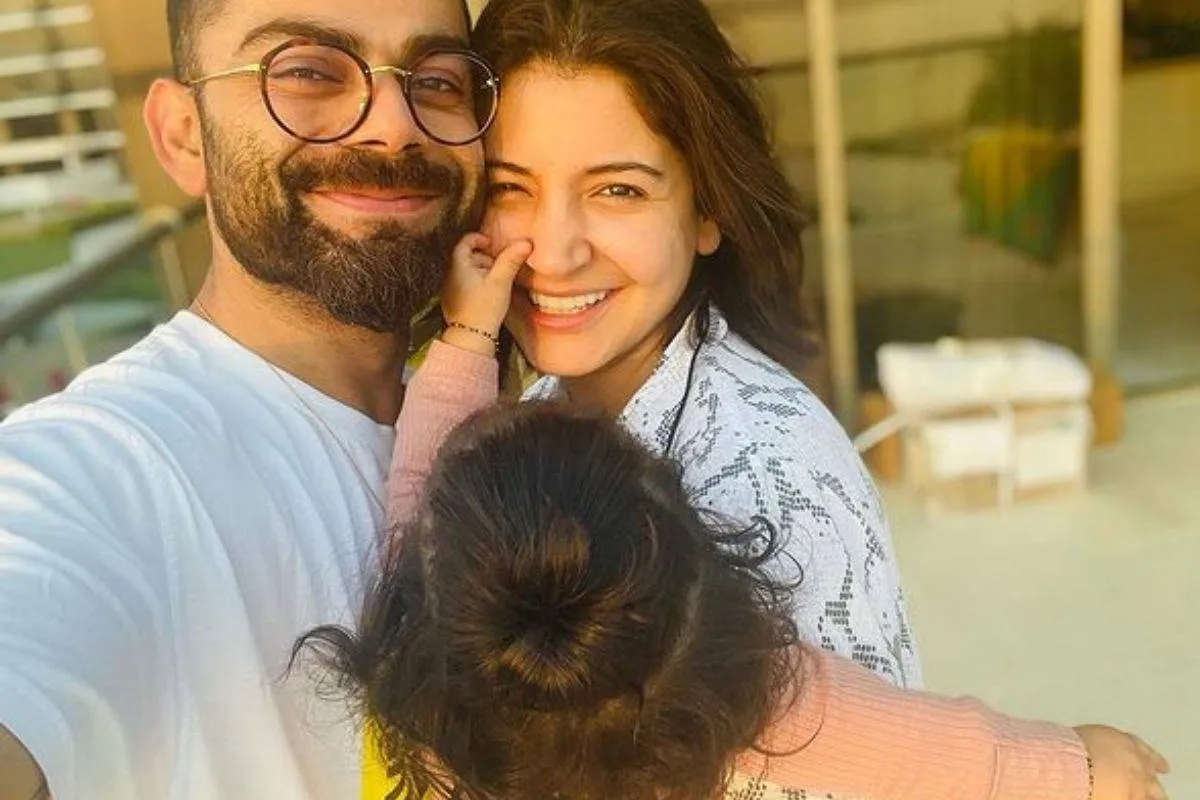 أنوشكا شارما وفيرات كولي مع ابنتهما- الصورة من حساب فيرات كولي على إنستغرام