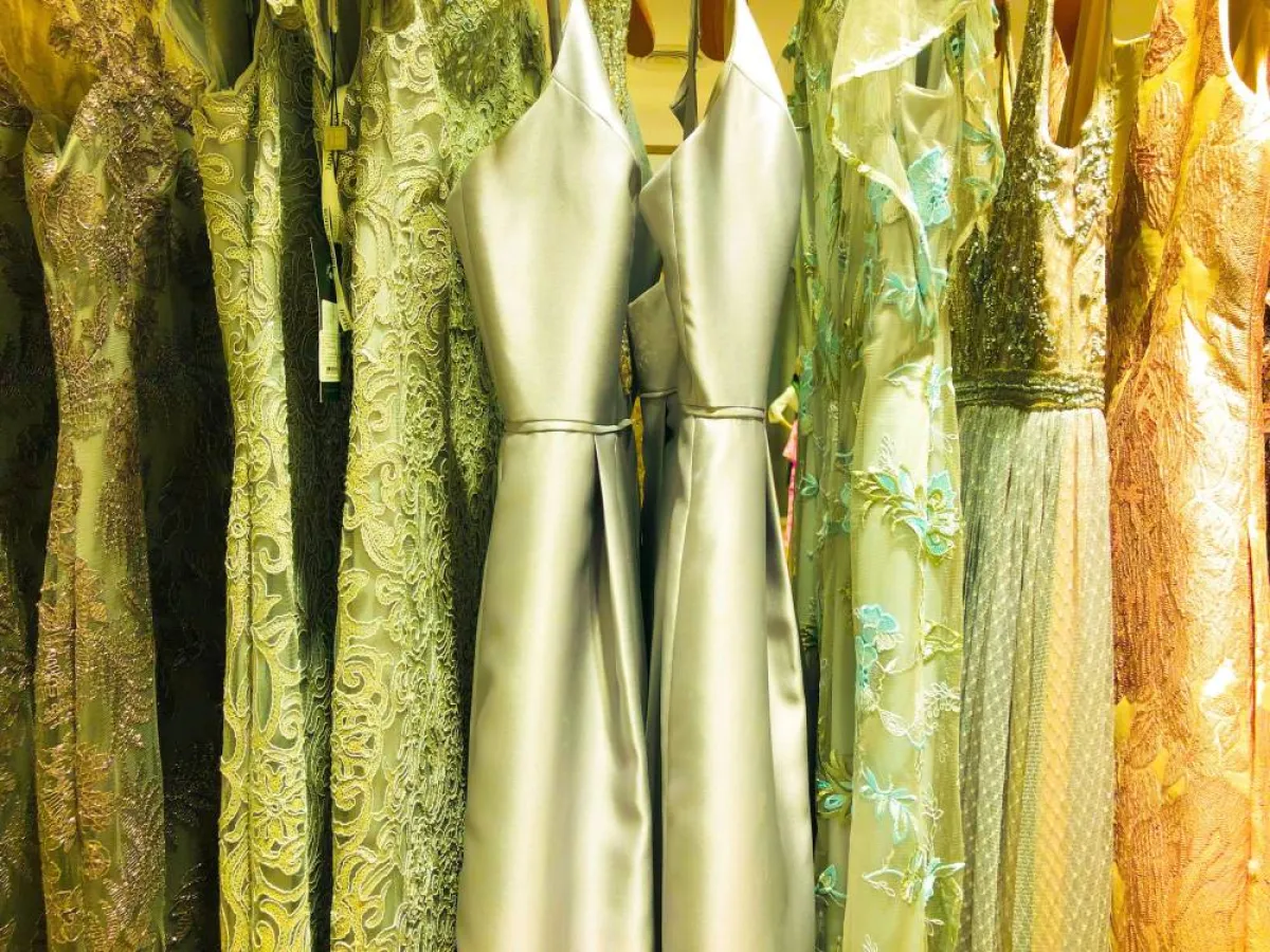 نصائح متبعة في تنظيف فساتين السهرة 