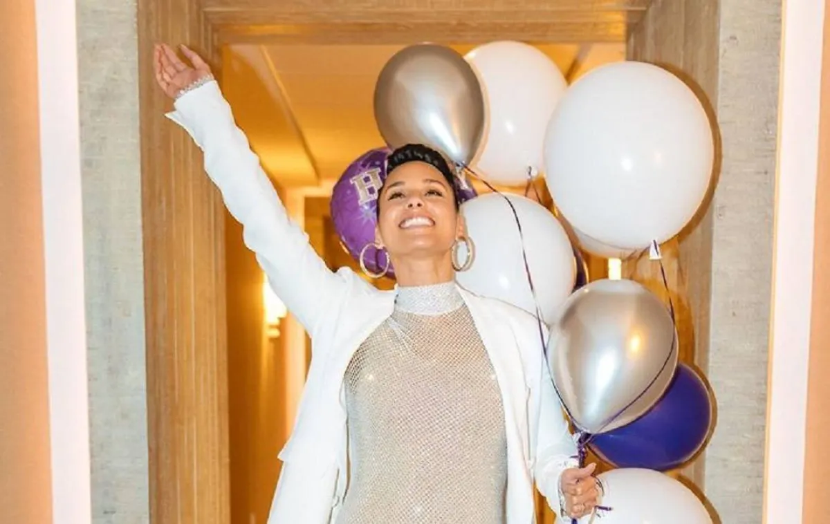 أليشيا كيز تنشر صورة من احتفال يوم ميلادها على حسابها على انستغرام