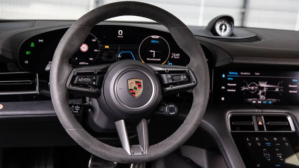 بورش تحدّث نظام المعلومات الترفيهي الخاص بسياراتها