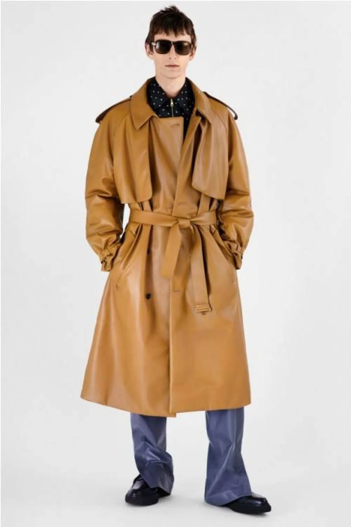 نظارة شمسية باللون البني من دانهيل  Dunhill