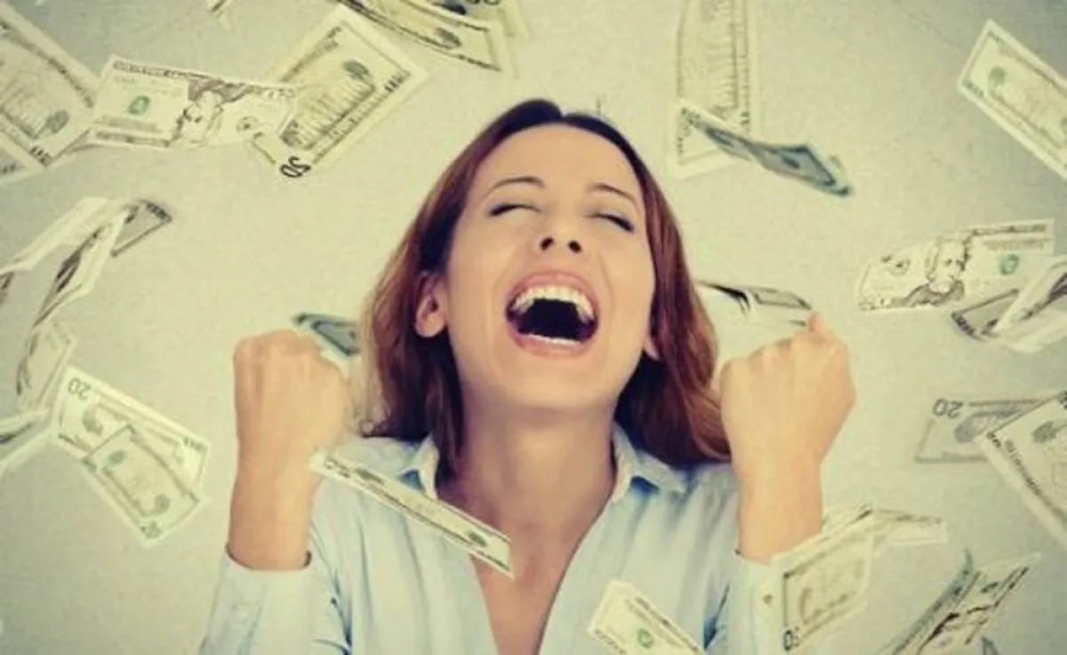 امرأة تربح 3 ملايين دولار بضربة حظ