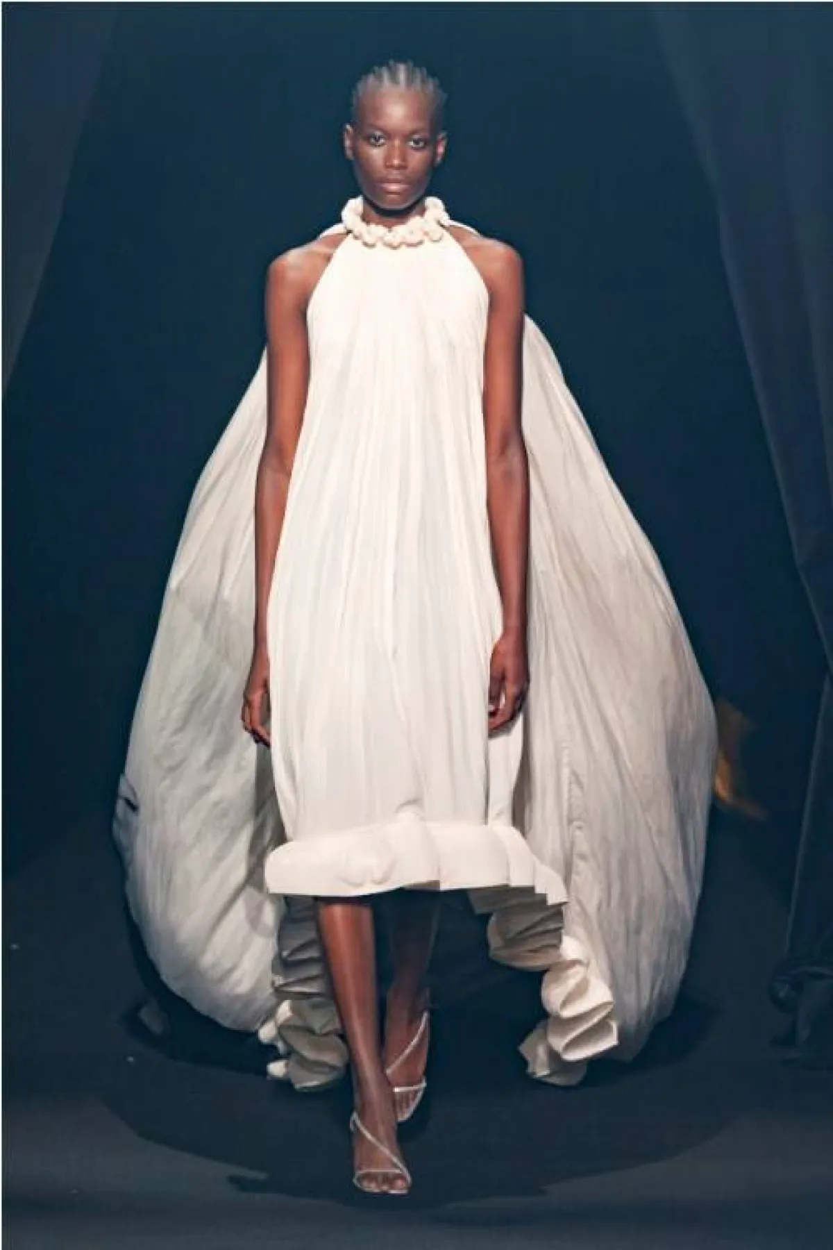 فستان باللون الأبيض من أي زد فاكتوري  Az Factory