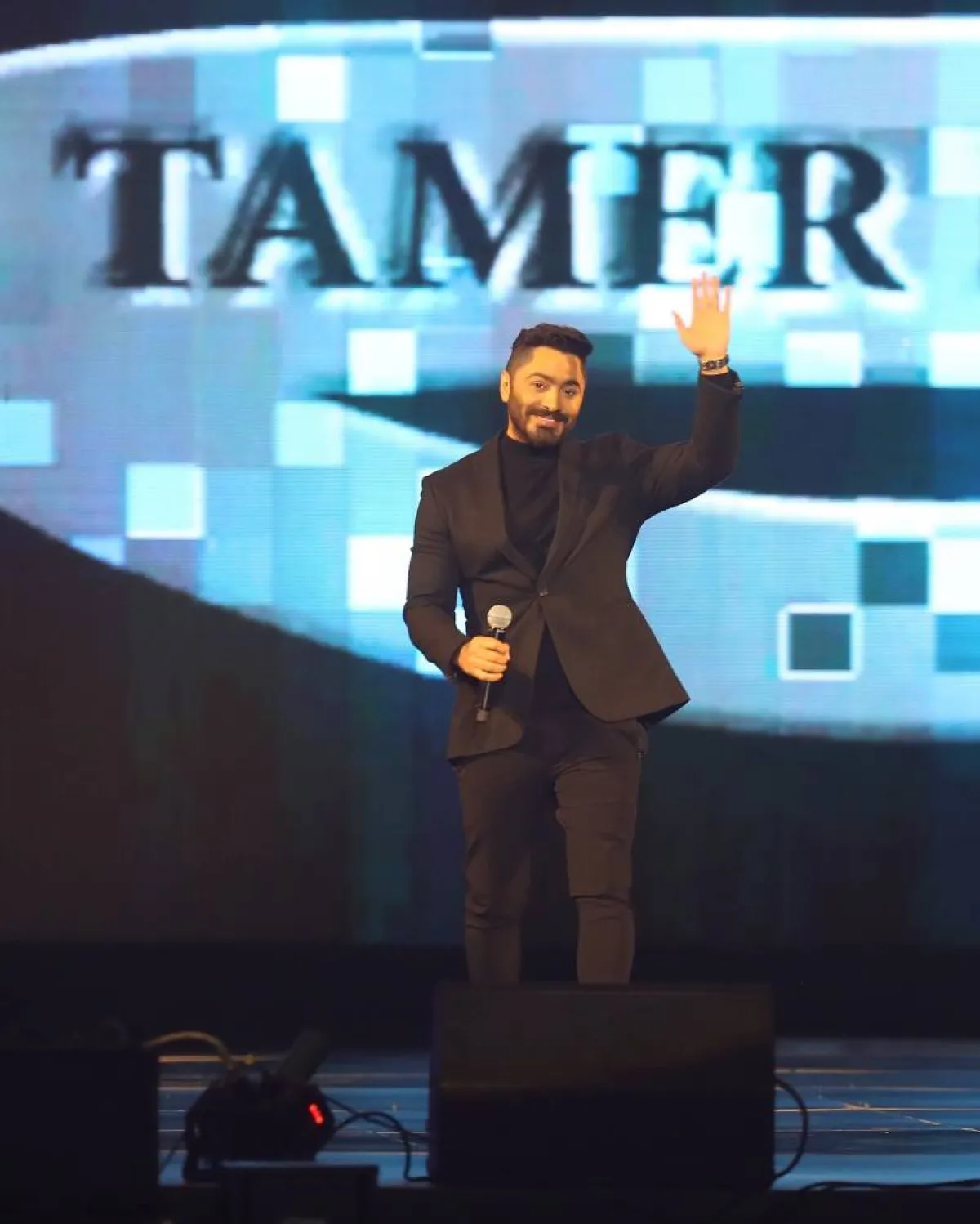 تامر حسني على مسرح ابوبكر سالم - تصوير صالح الغنام