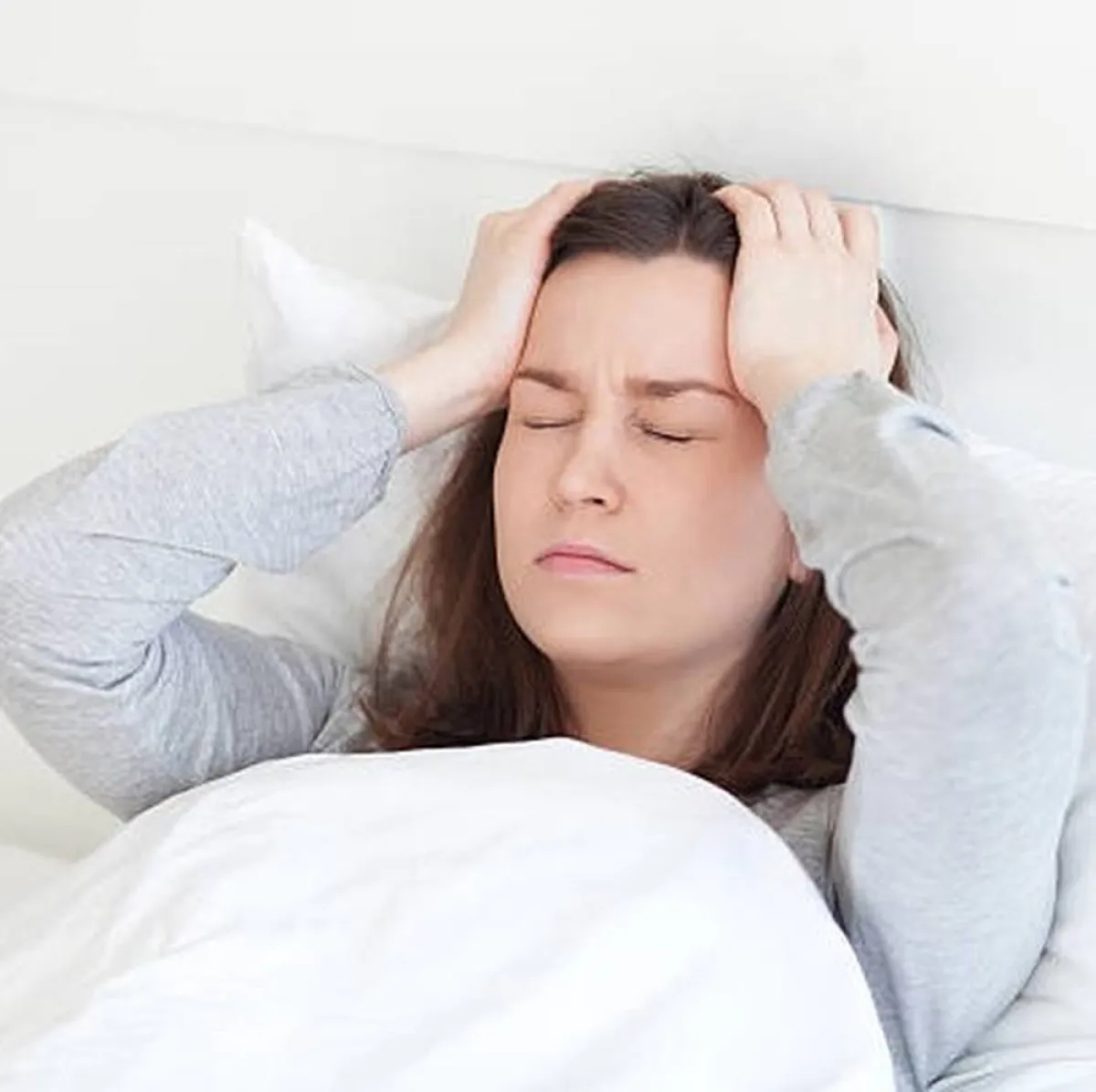 صورة لحامل على السرير