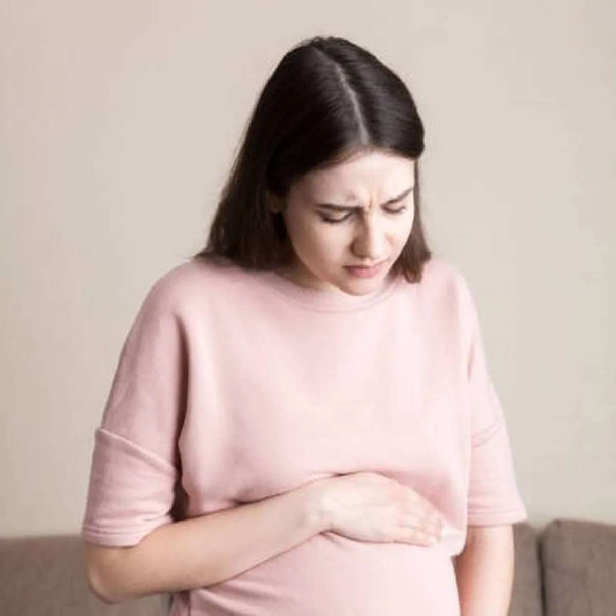 صورة لحامل تتوجع