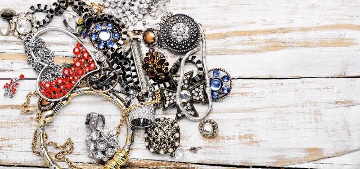 الأحجار الكريمة والأبراج