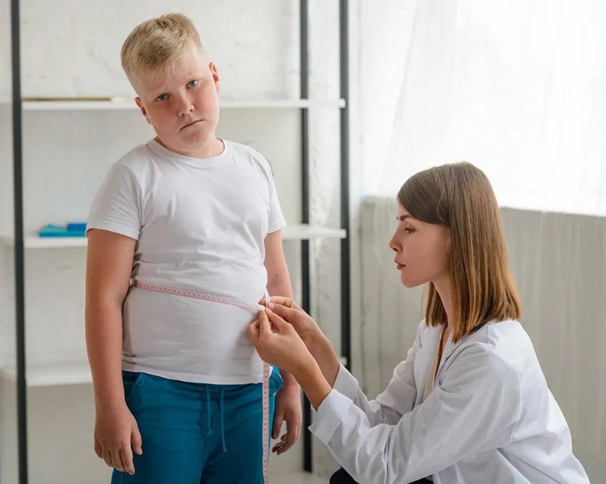 صورة لطفل مصاب بالسمنة 