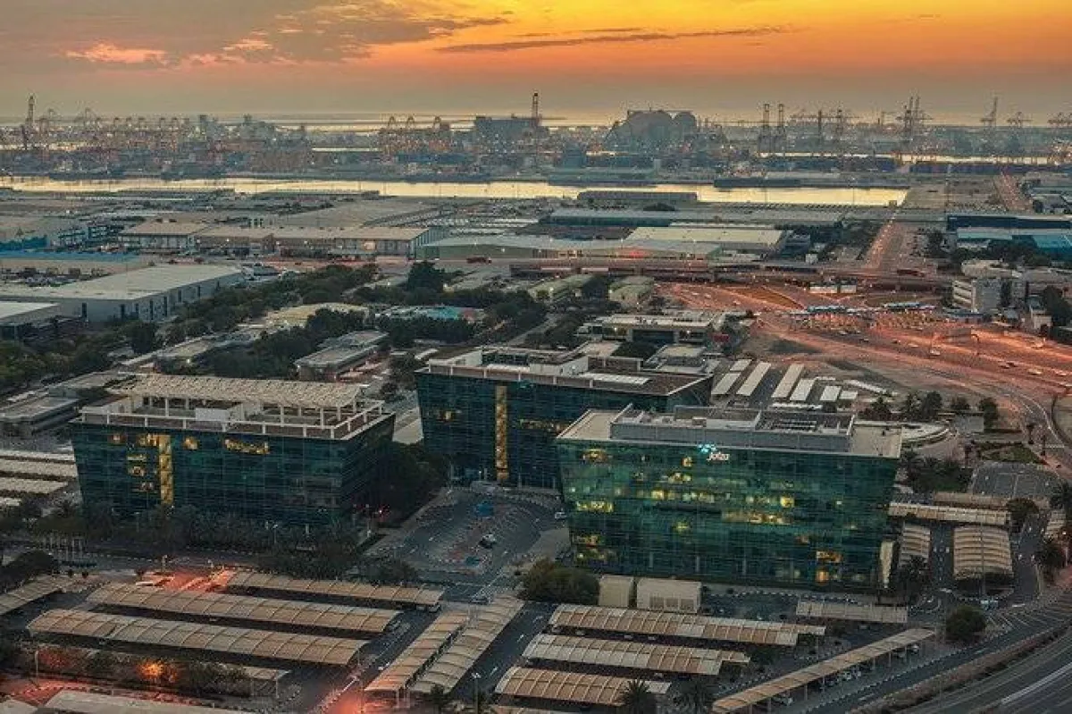 ممكنات جافزا تعزز مكانة دبي في مجال صناعة الأدوية وتجارة المنتجات الطبية. الصورة من "وام"