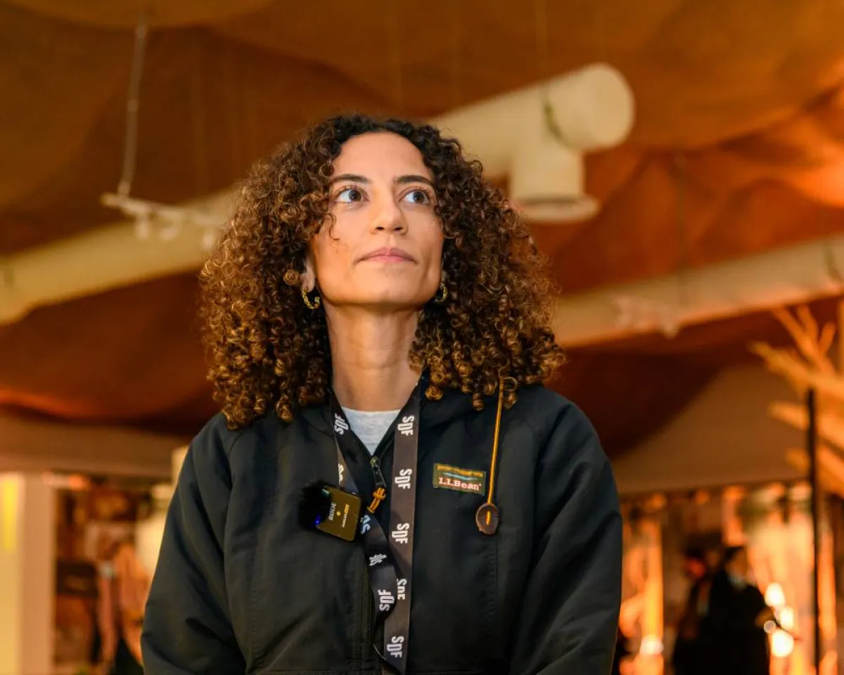 رغد هزازي من فريق الفنون والصناعات الإبداعية في الهيئة الملكية لمحافظة العلا