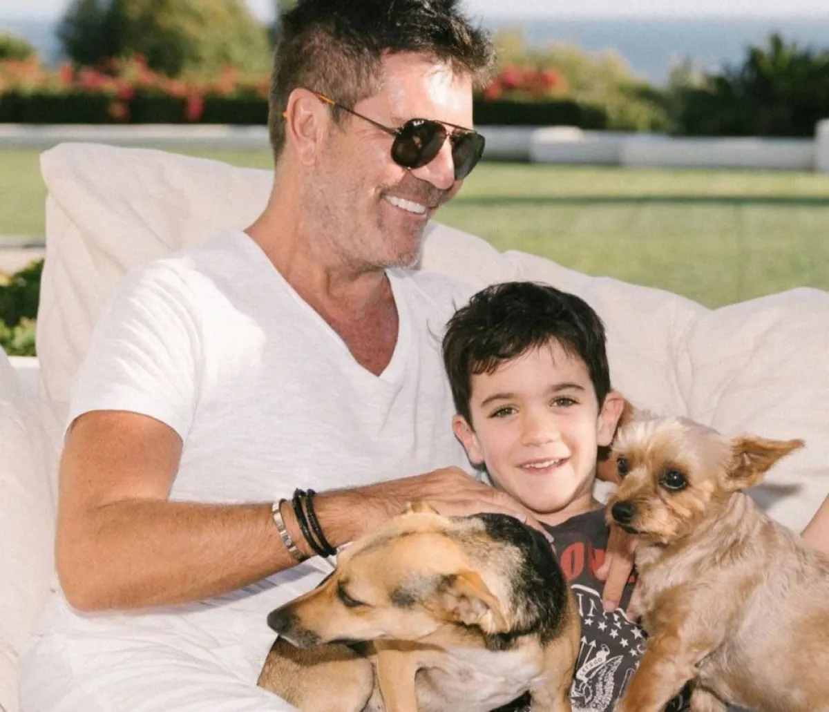 سايمون كاول مع ابنه - الصورة من حسابه في إنستغرام