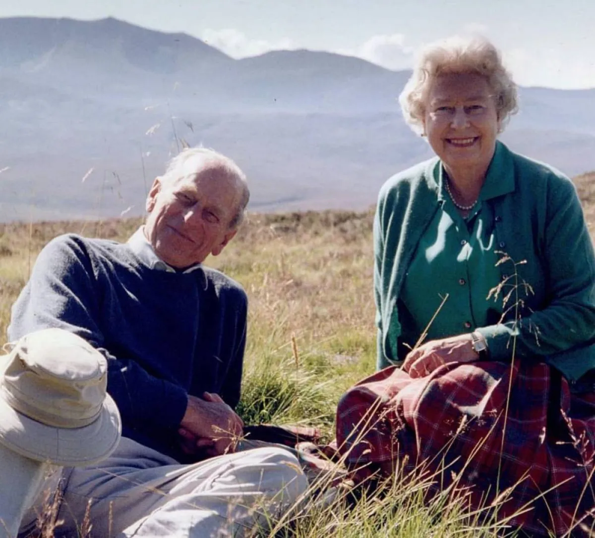 الملكة إليزابيث والأمير فيليب - الصورة من حساب The Royal Family على إنستغرام