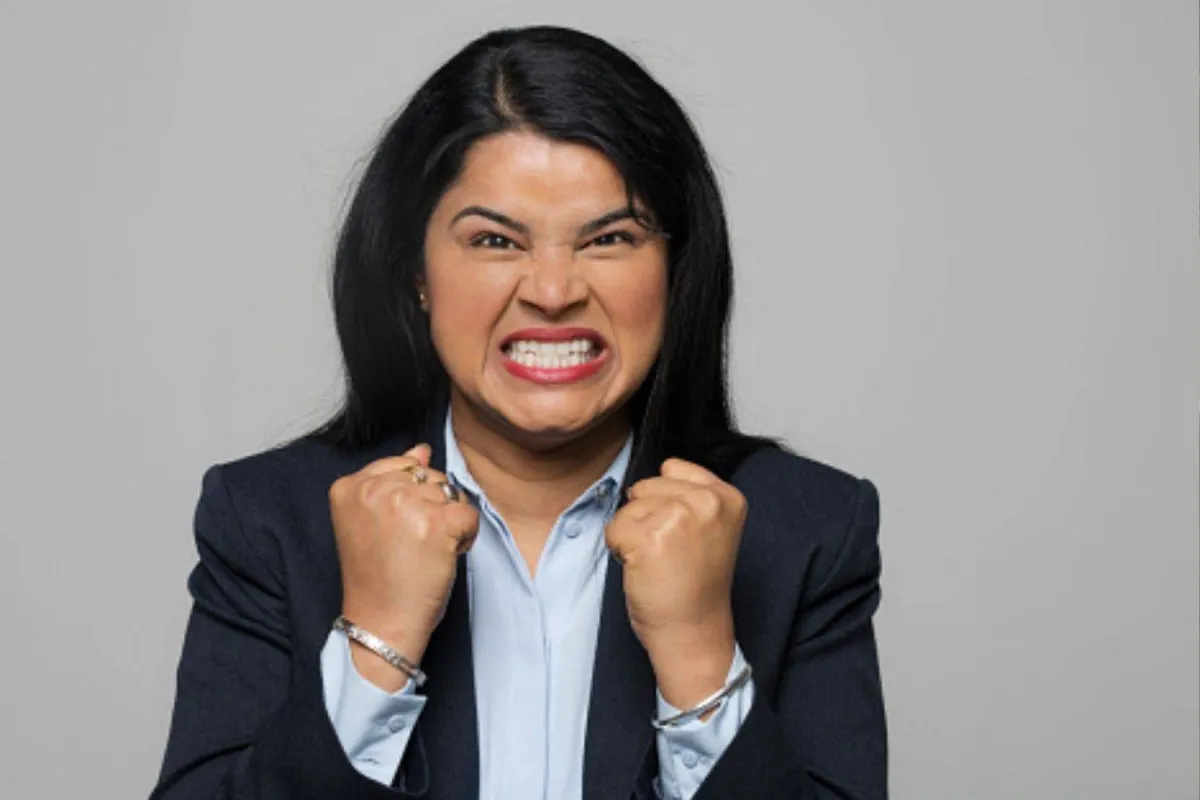 الشخص الغاضب