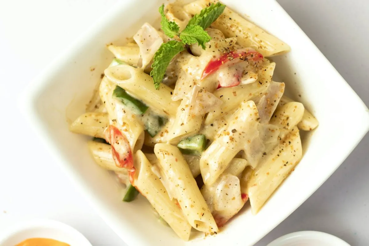 هل تناول المعكرونة يؤدي إلى السمنة؟ طبيب يجيب