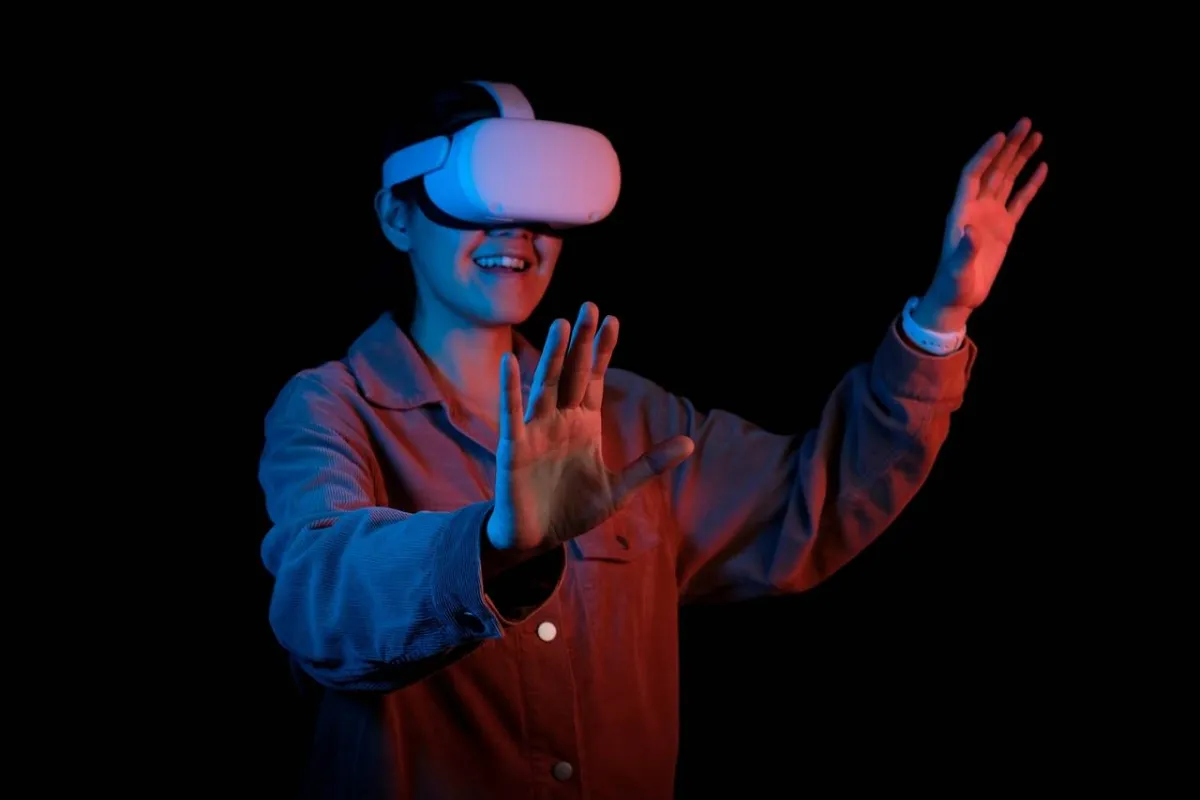 صورة تعبيرية عن metaverse العالم الافتراضي