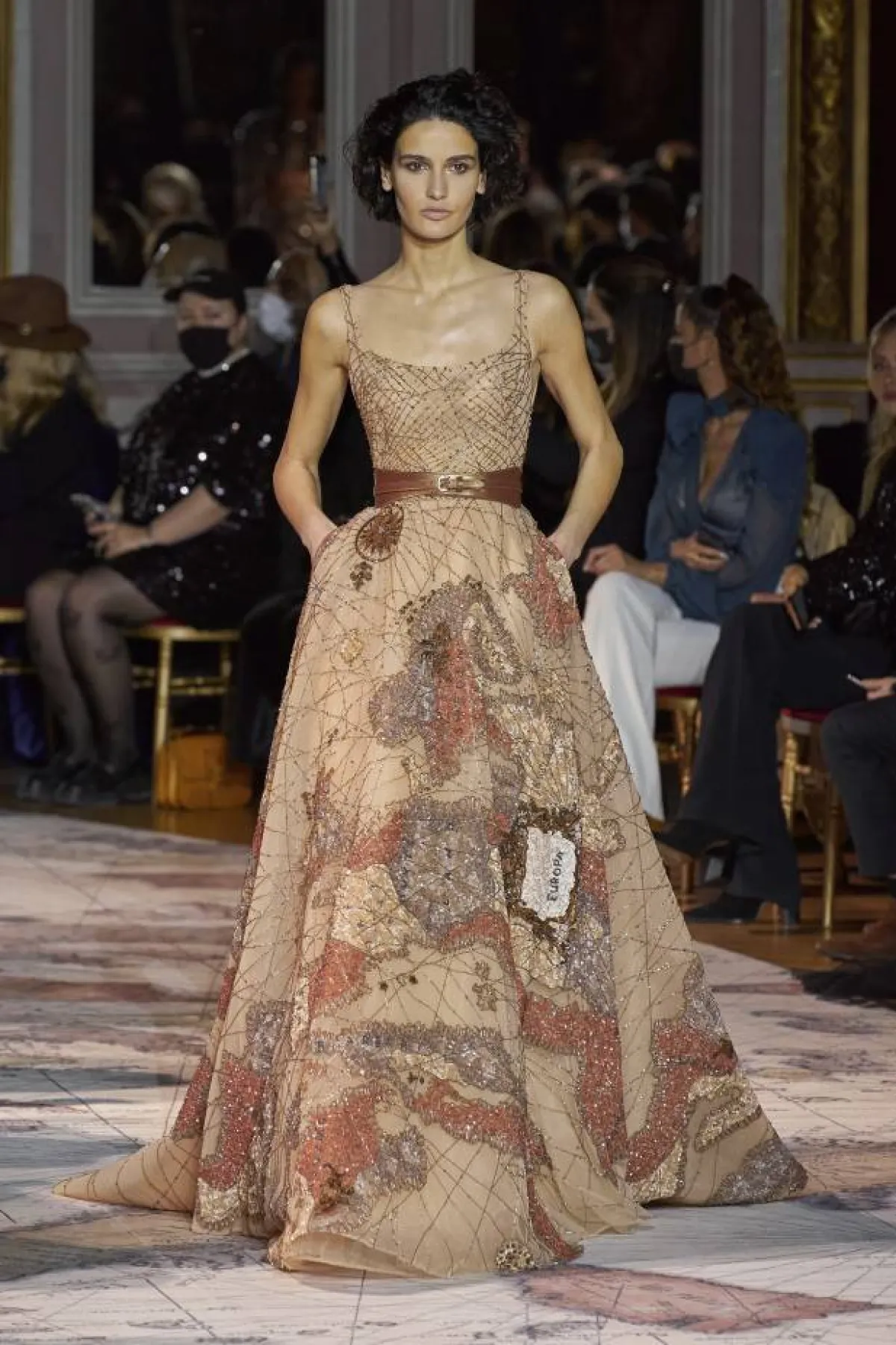 فستان نيود مطرز بخرائط من زهير مراد