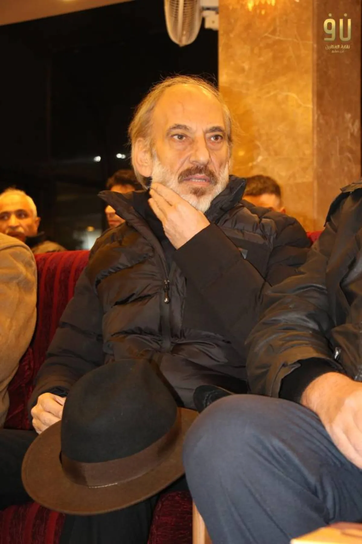 غسان مسعود في العزاء - الصورة من حساب نقابة الفنانين السوريين على فيسبوك