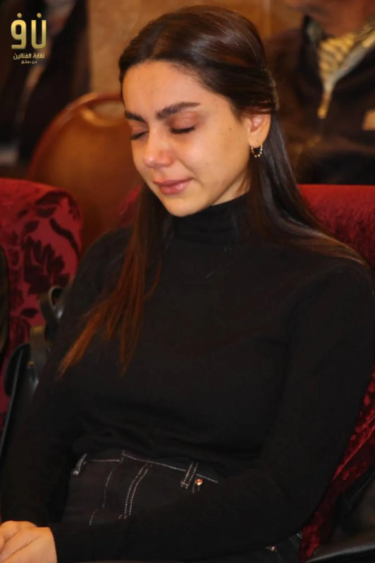 شمس الملا في العزاء - الصورة من حساب نقابة الفنانين السوريين على فيسبوك