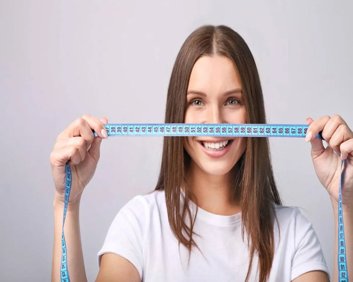 صورة لحامل تحاول الحفاظ على وزنها