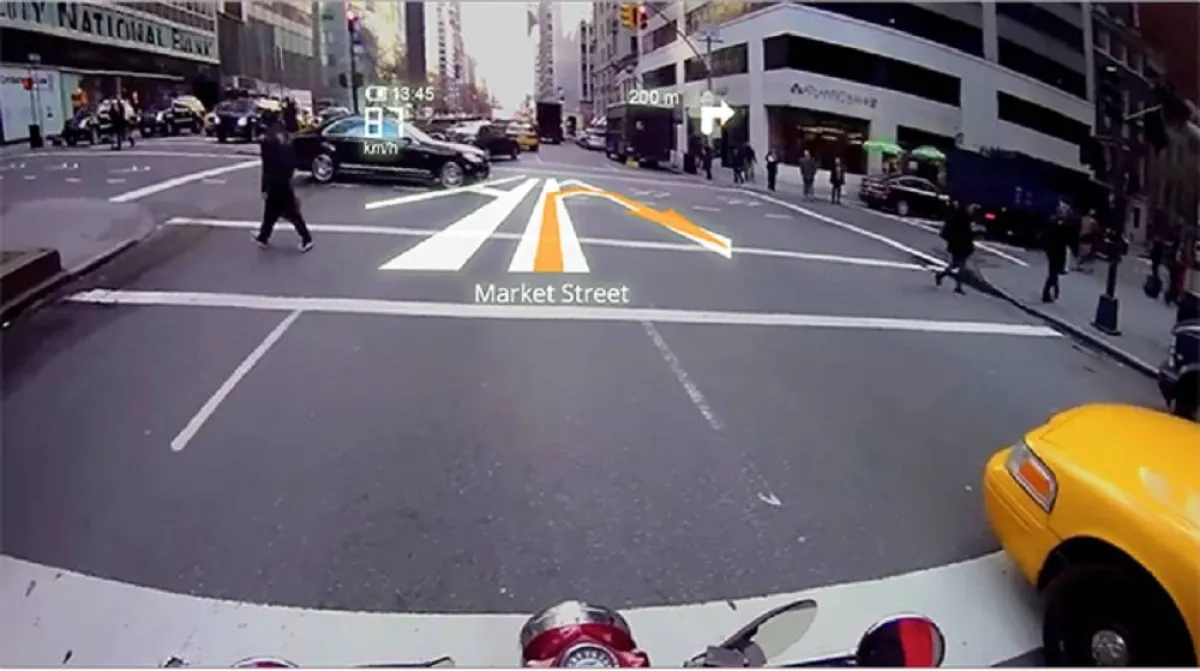 صورة داخلية من خوذة لايف ماب بتقنية الواقع المعزز