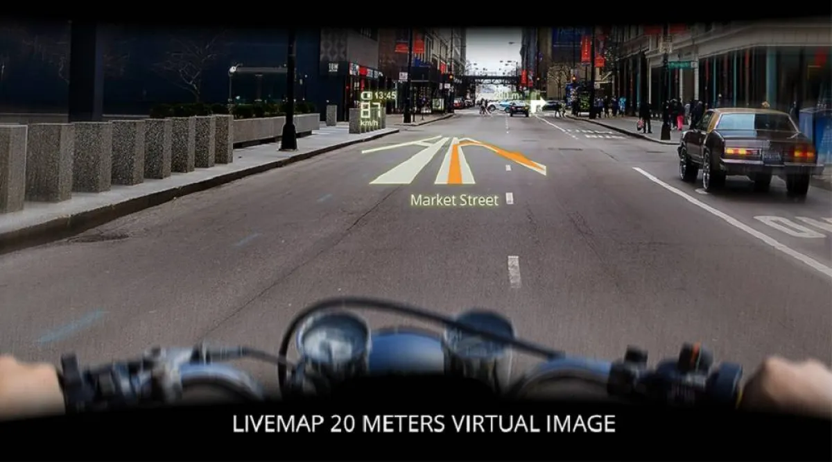 صورة يراها سائق يرتدي خوذة لايف ماب