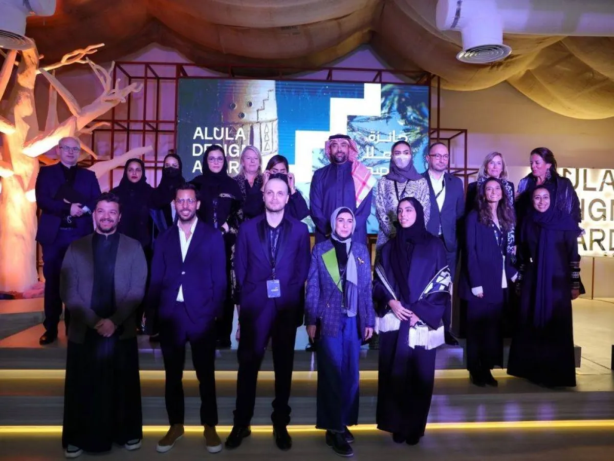 صورة جماعية للفائزين 