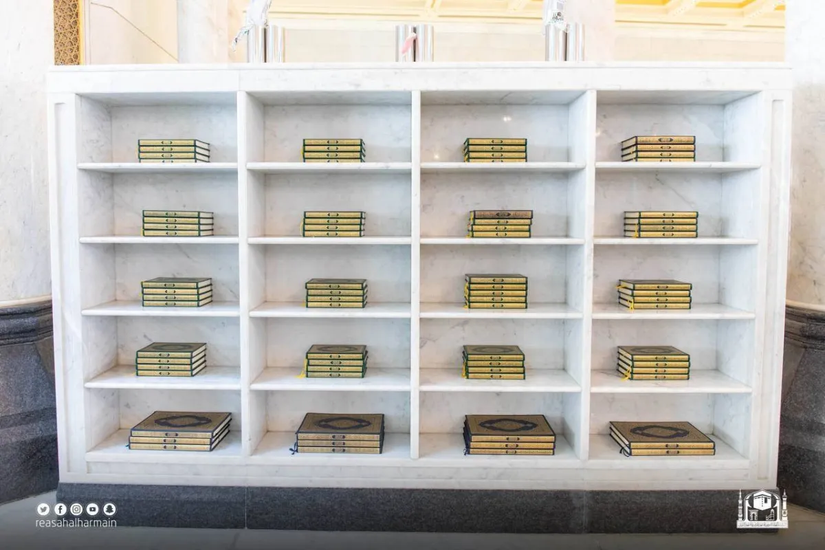 منظومة من الخدمات التوجيهية وفق الإجراءات الاحترازية استعداداً لصلاة الجمعةبالمسجد الحرام