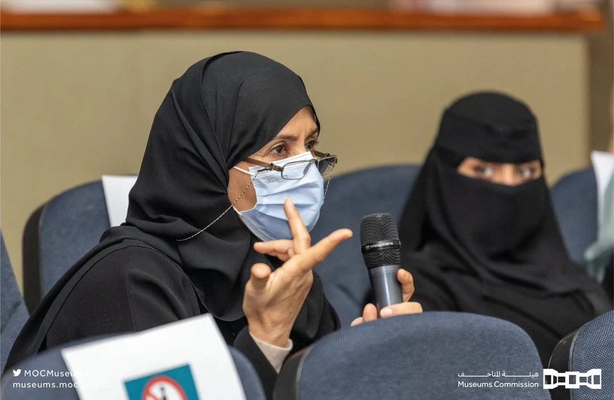 جلسة حوارية حول تمكين المرأة في مجال المتاحف