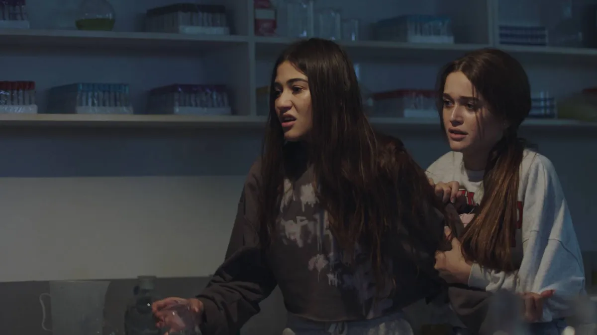 خارج السيطرة- شبح البدروم- نور إيهاب وإسراء رخا - الصورة من المسؤول الإعلامي لمجموعة mbc