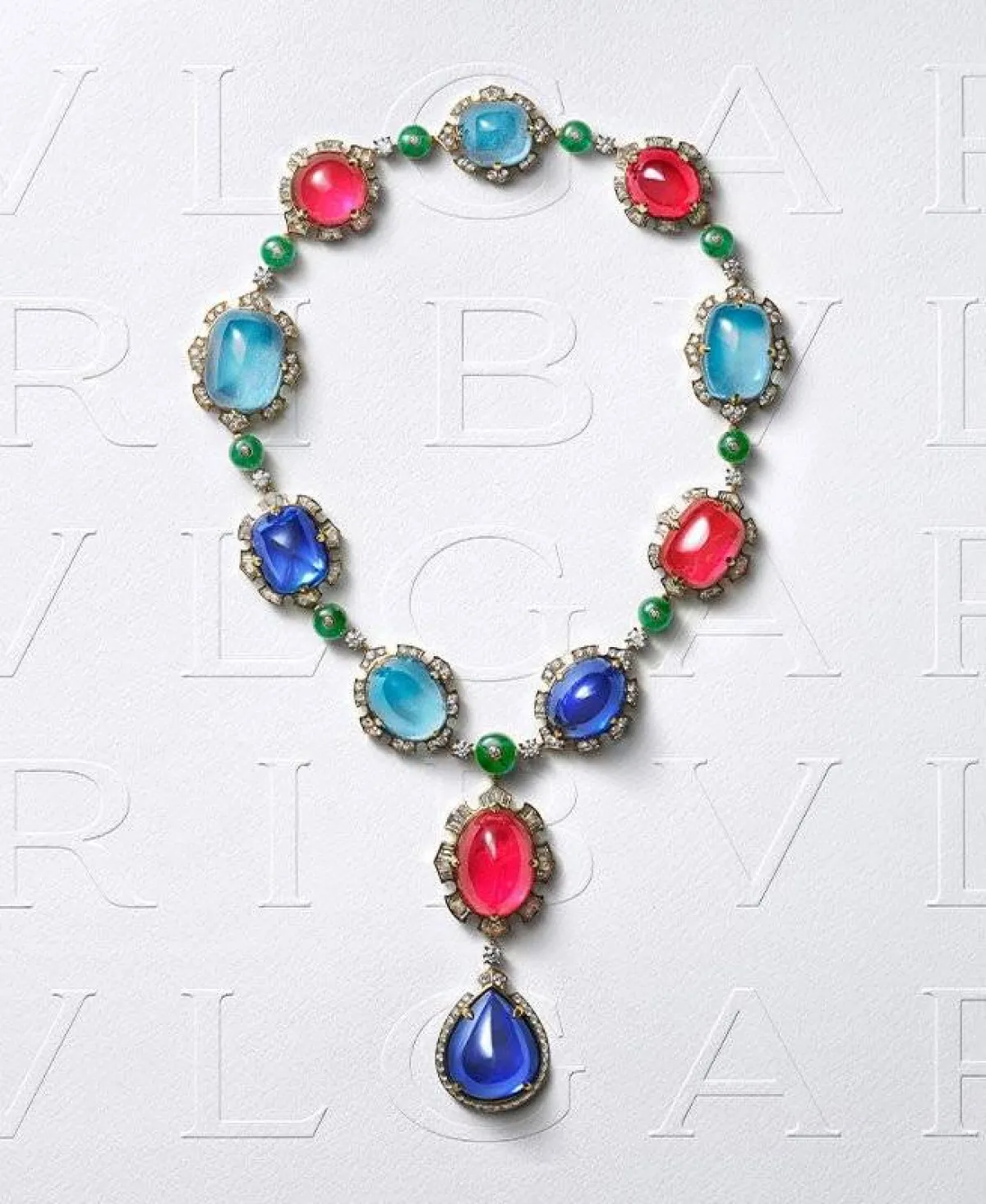 عقد Cabochon Exuberance الفاخر من بلغاري Bulgari