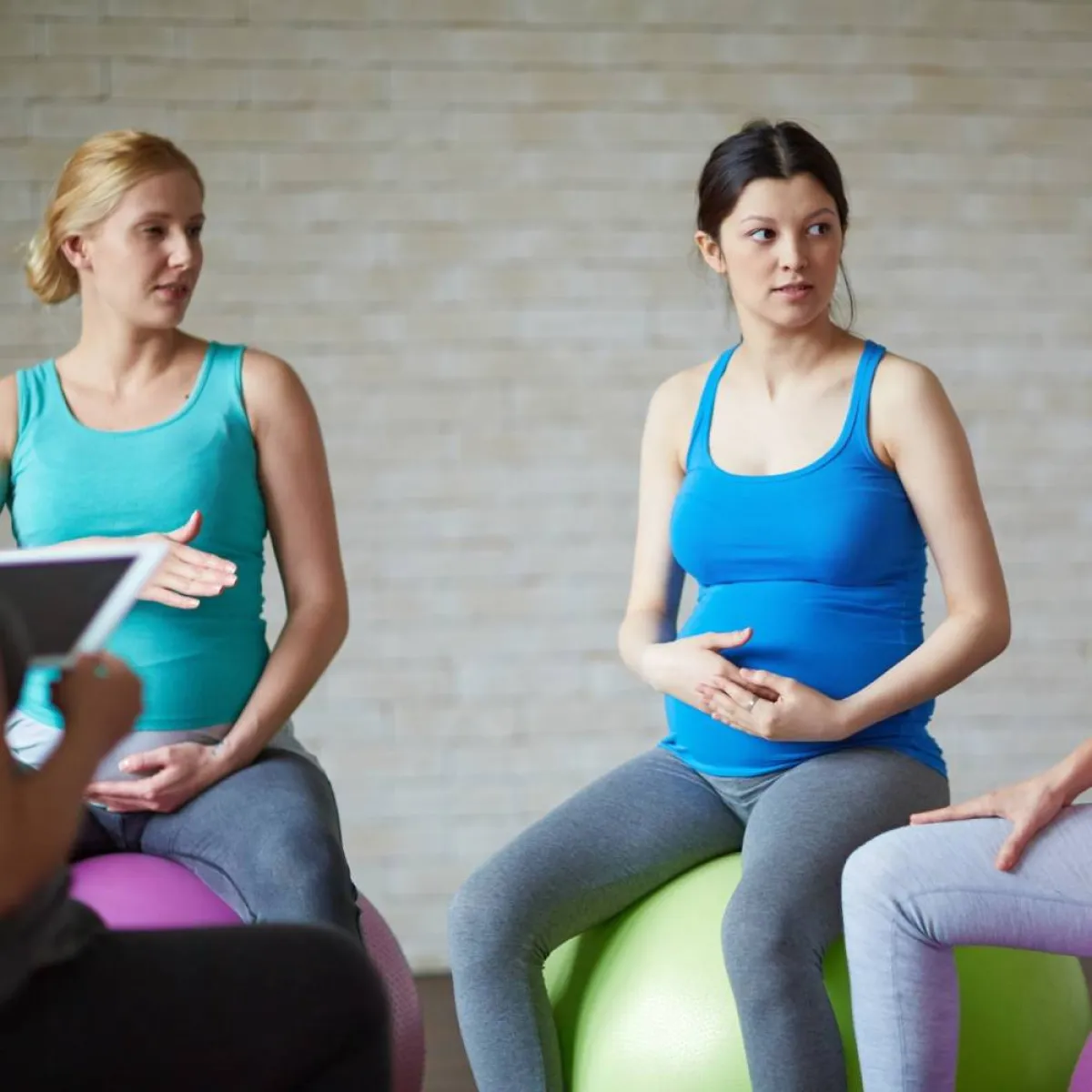 صورة لعدد من الحوامل يتريضون