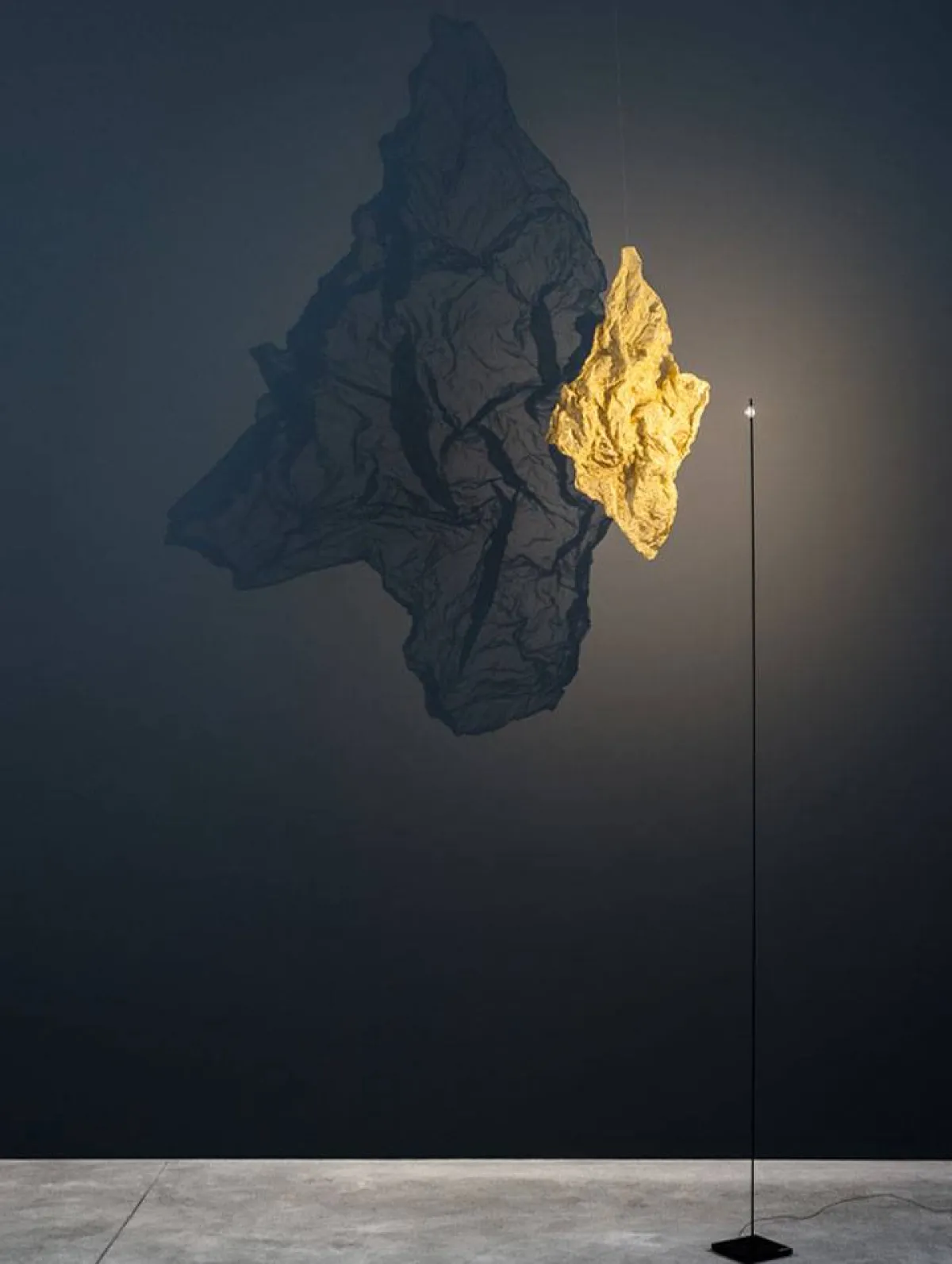 من السهل تغيير لون الغرفة، لمجرّد تكثيف مستوى الإضاءة فيها