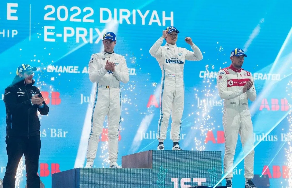 الفائزون الثلاثة