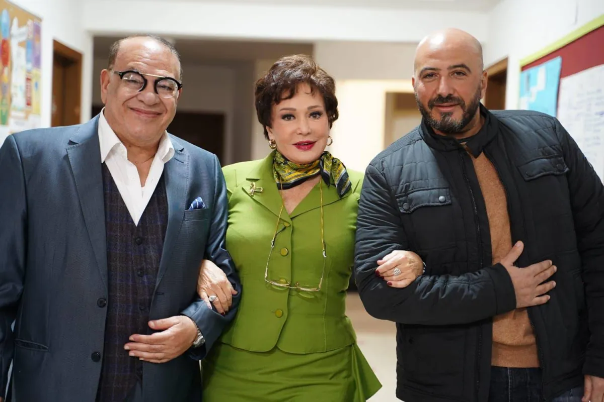 مجدي الهواري ونجوم مسلسل دايما عامر - الصورة من حسابه الشخصي على الفيس بوك