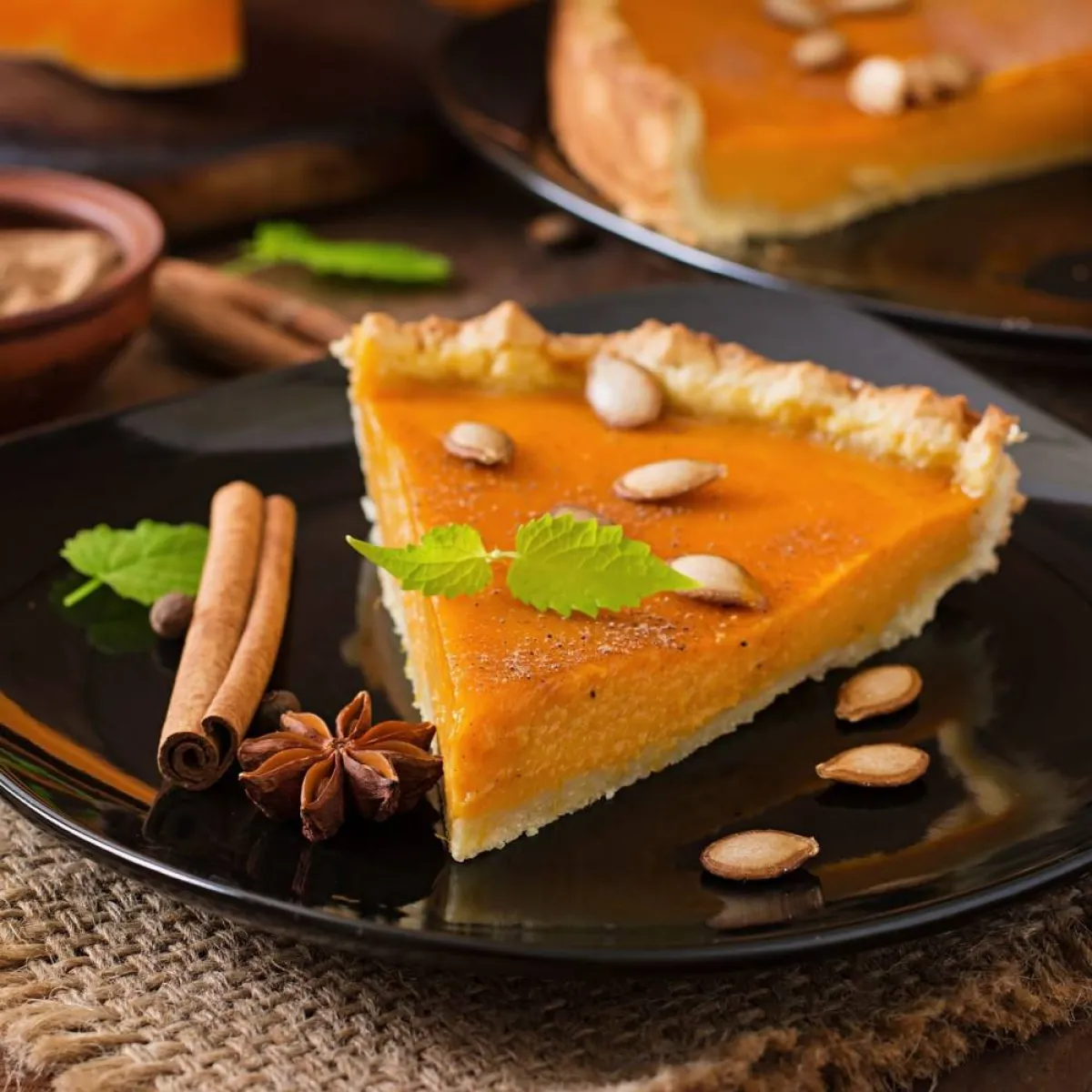 صورة لحلوى مطعمة بجوزة الطيب المطحون