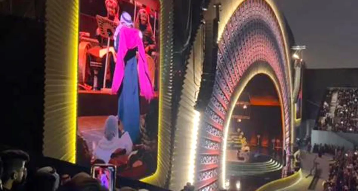 عبد المجيد عبدالله يمسك بشال أحلام