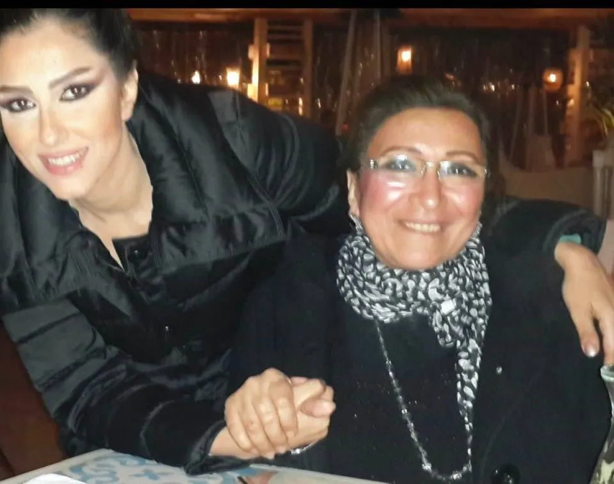 حنان مطاوع مع خالتها زينب منتصر - الصورة من حساب حنان مطاوع على الفيس بوك