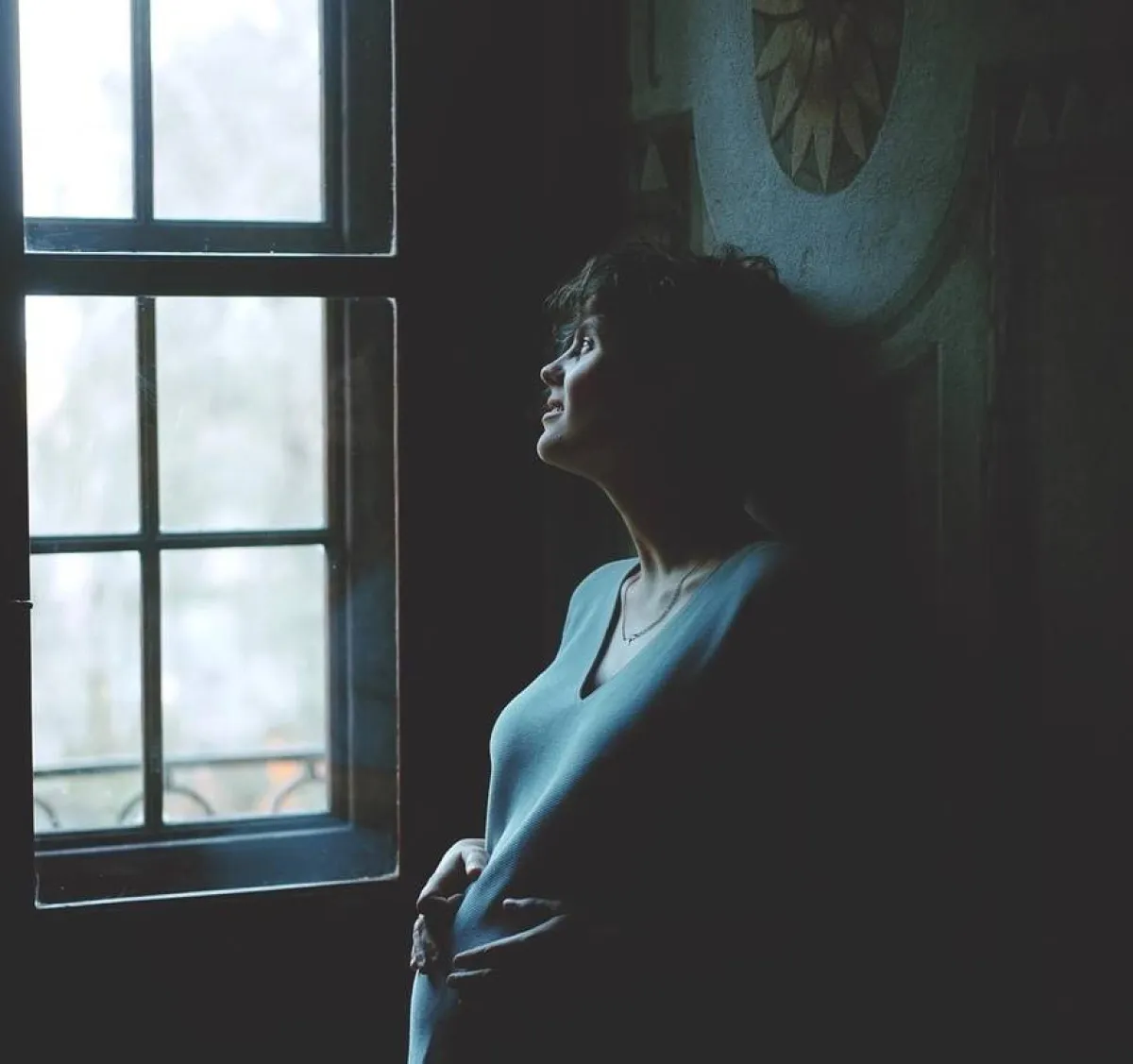 صورة لحامل في الظلام