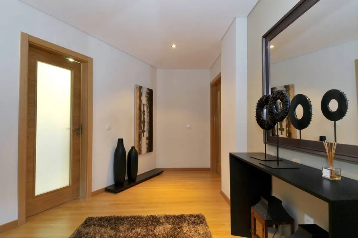 أفكار في ديكور الممر الداخلي، بالمنزل العصري"