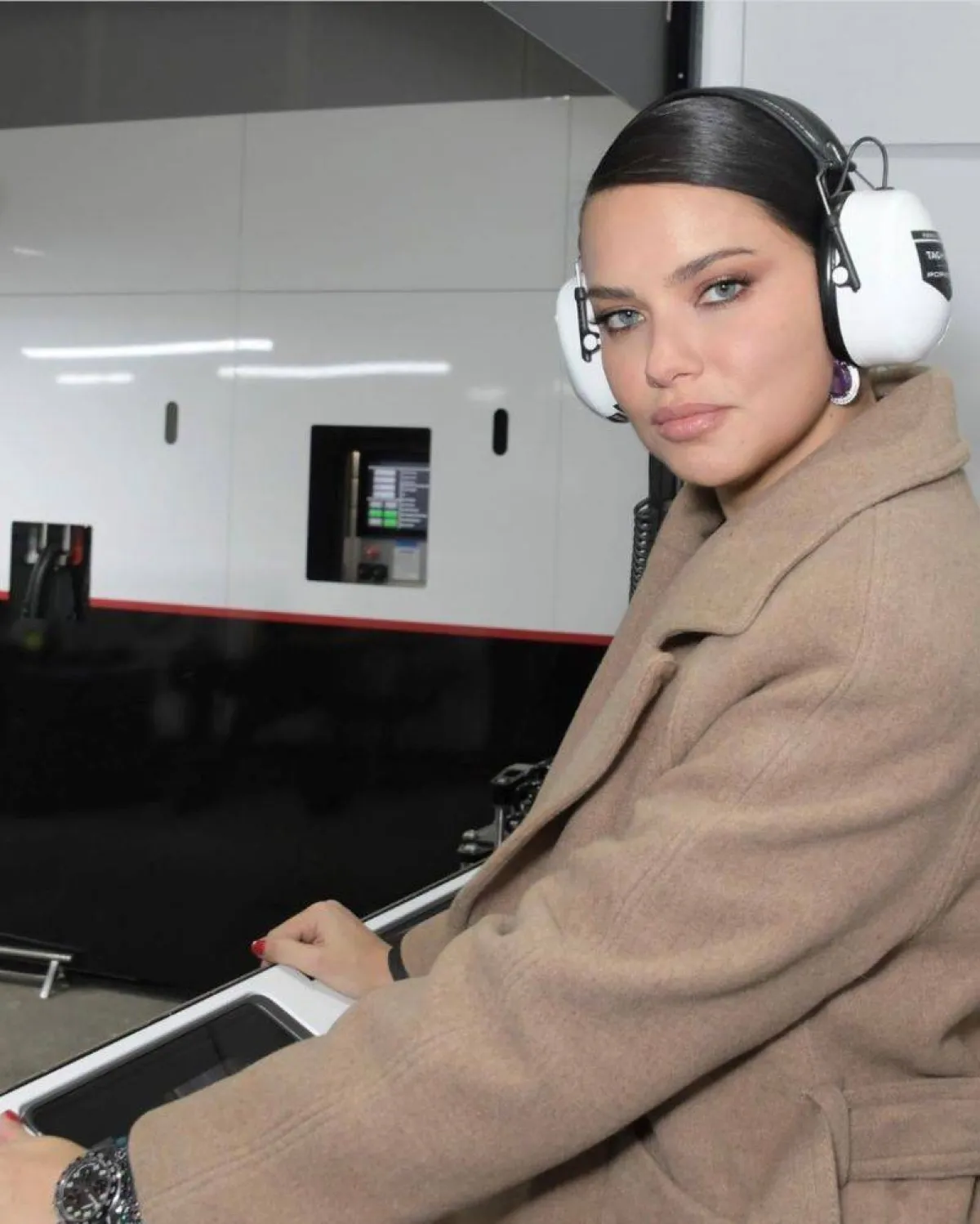 صورة أدريانا من حفل انطلاق الفورمولا 