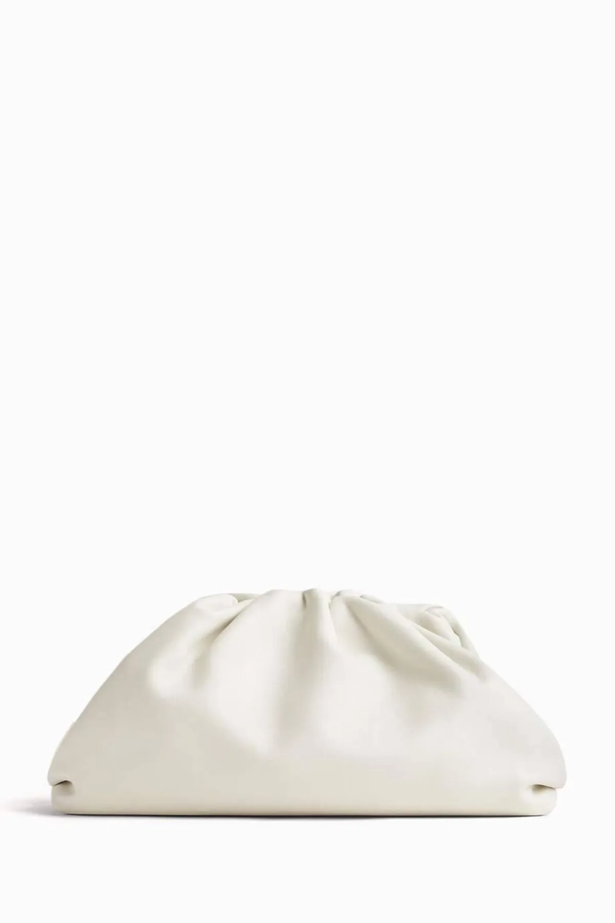 موديلات حقائب باللون الأبيض