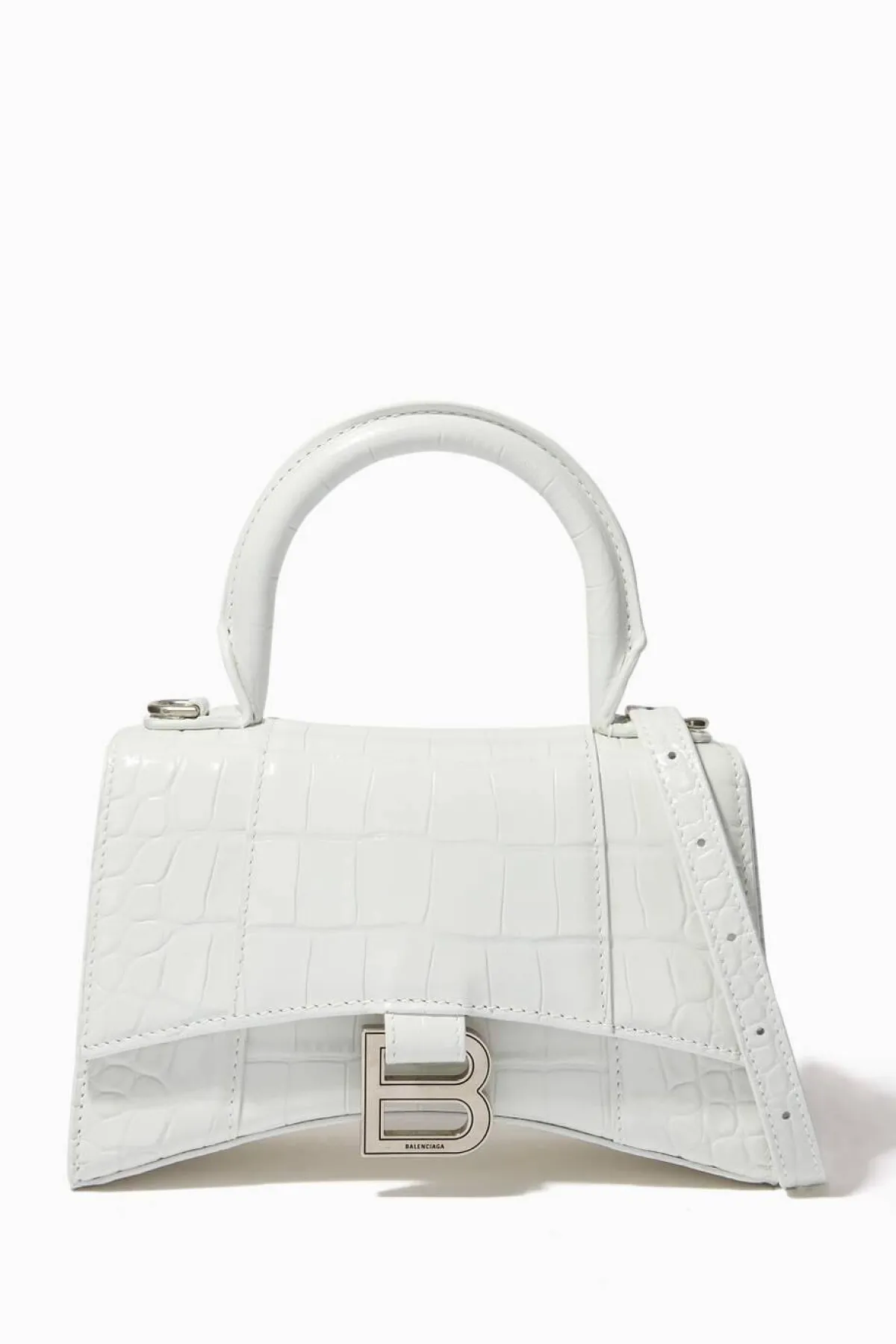 موديلات حقائب باللون الأبيض