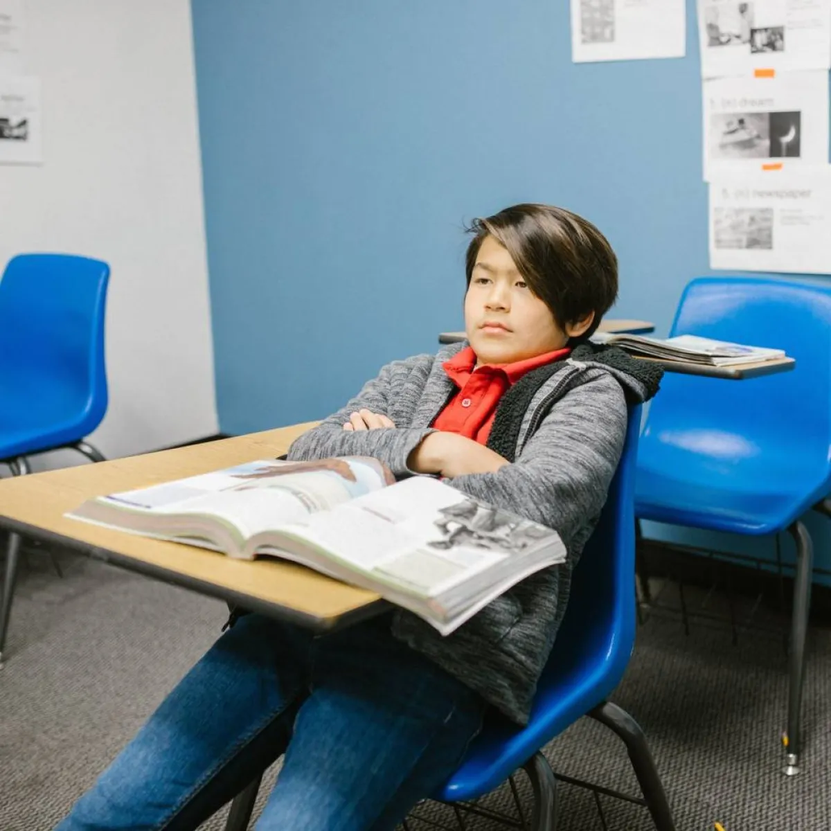 صورة لطفل يشعر بالكسل والخمول