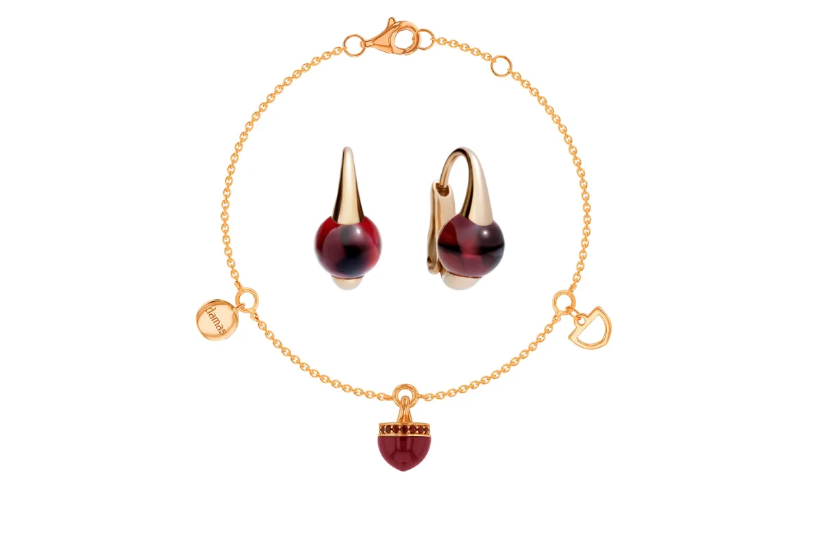 مجوهرات مرصعة بأحجار الغارنيت