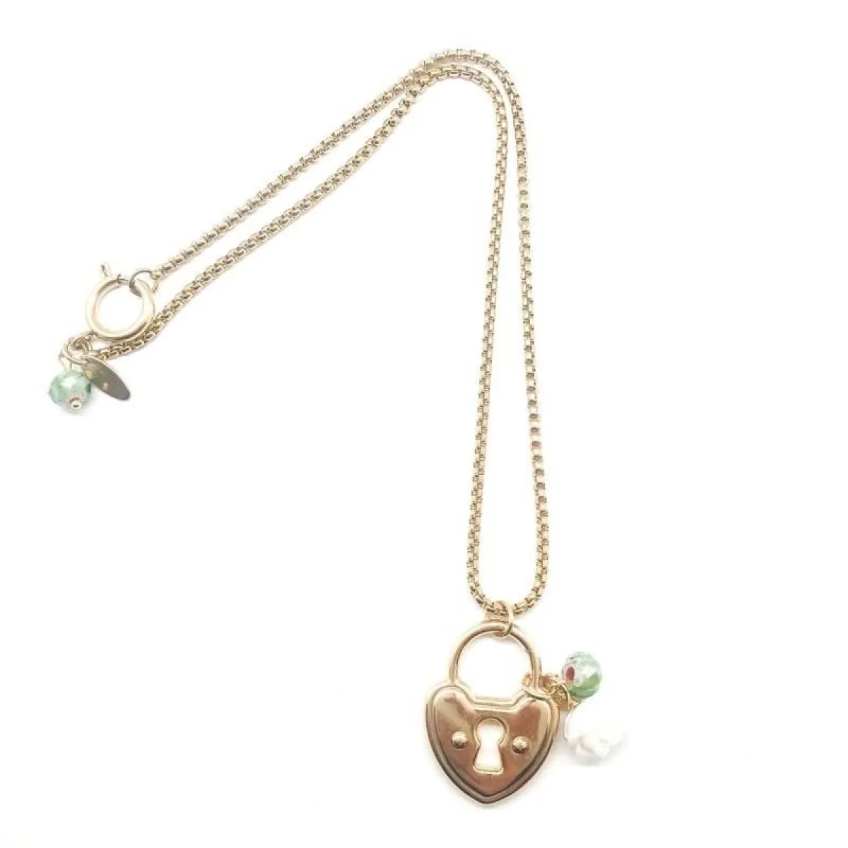 عقد القفل من أديبا Adiba