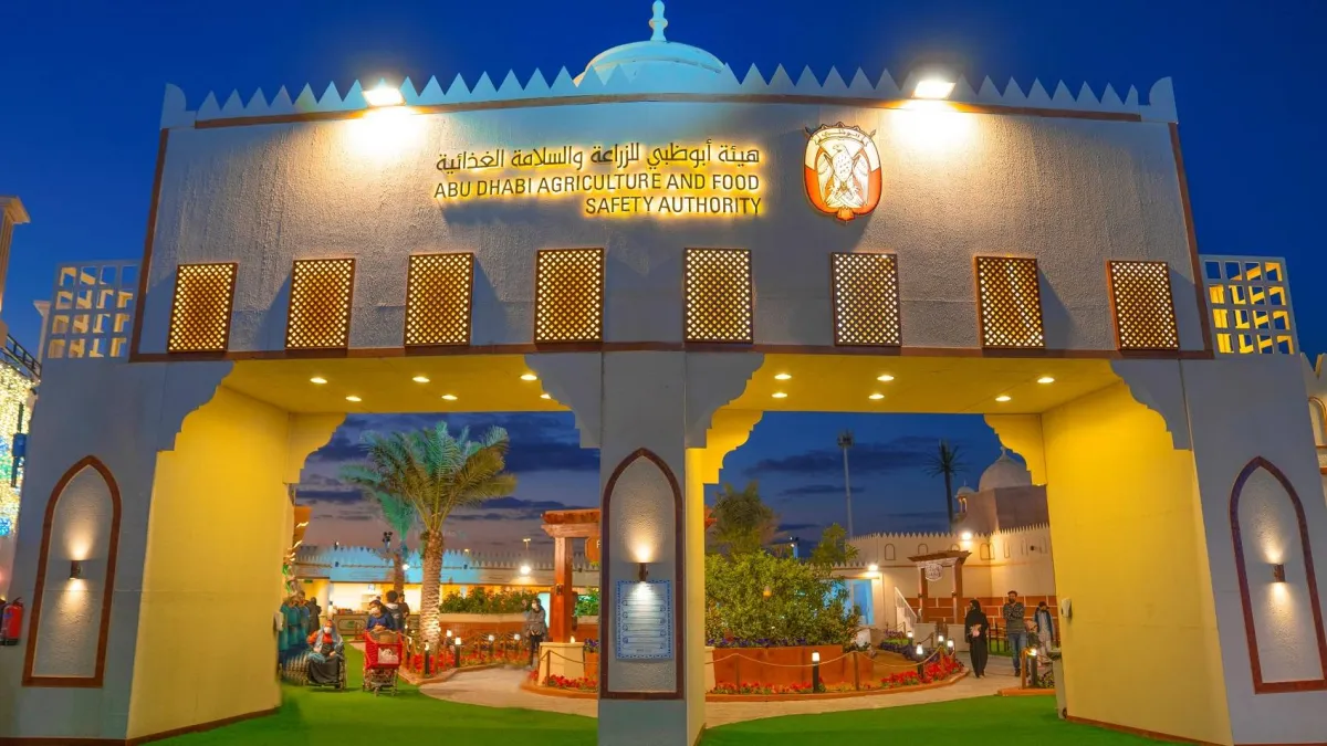هيئة أبوظبي للزراعة تستعرض الوسائل المبتكرة في الإنتاج خلال مهرجان الشيخ زايد. الصورة من "وام"