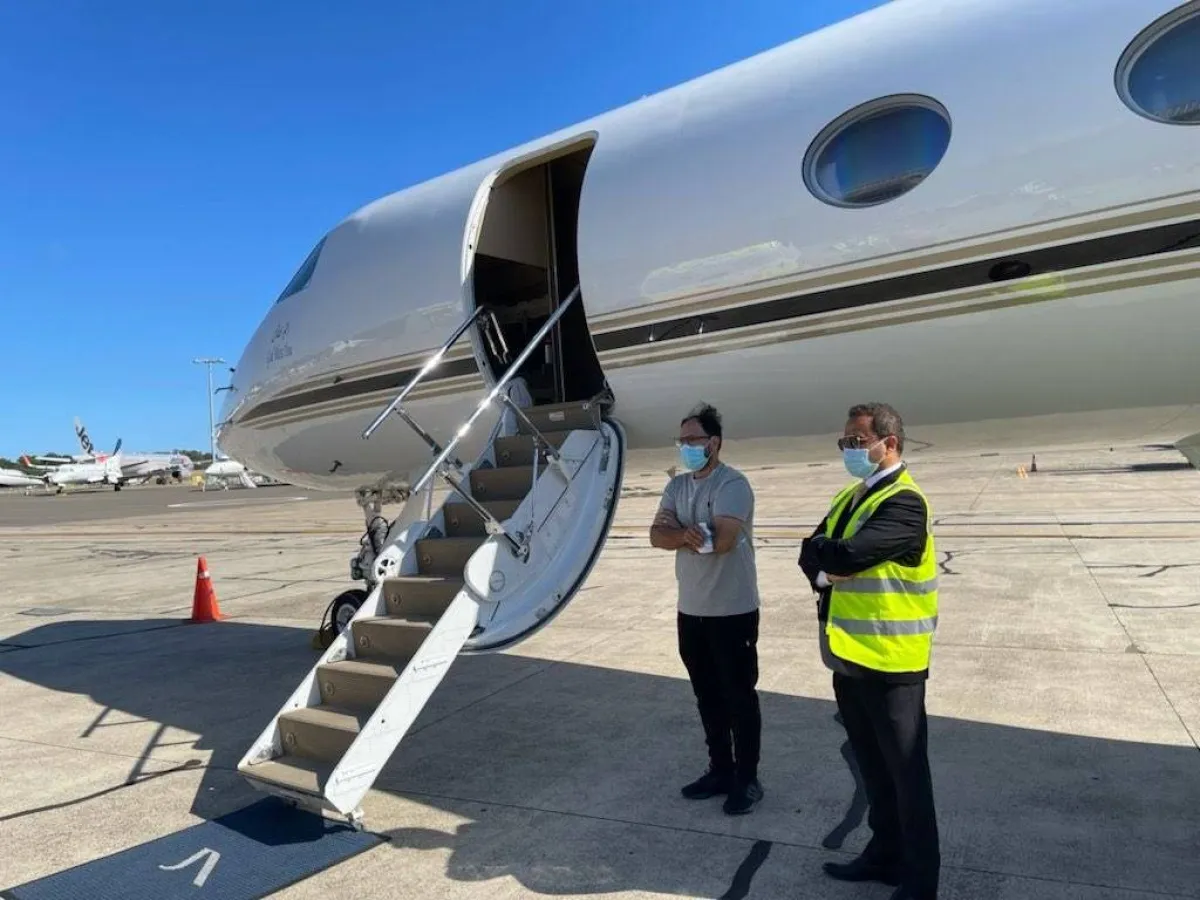 طائرة إخلاء طبي لمواطن من استراليا للممكلة - الصورة من حساب القنصلية على تويتر