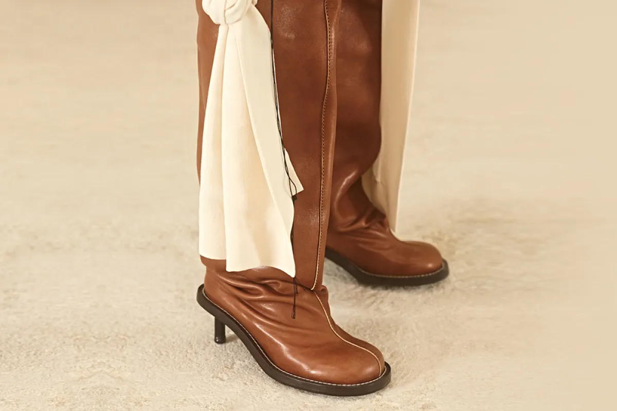 بوت ضخم من اكني Acne